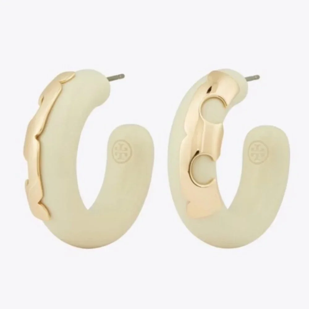 NWT TORY BURCH TORY‎ GOLD / CREAM Resin Hoop Earrings